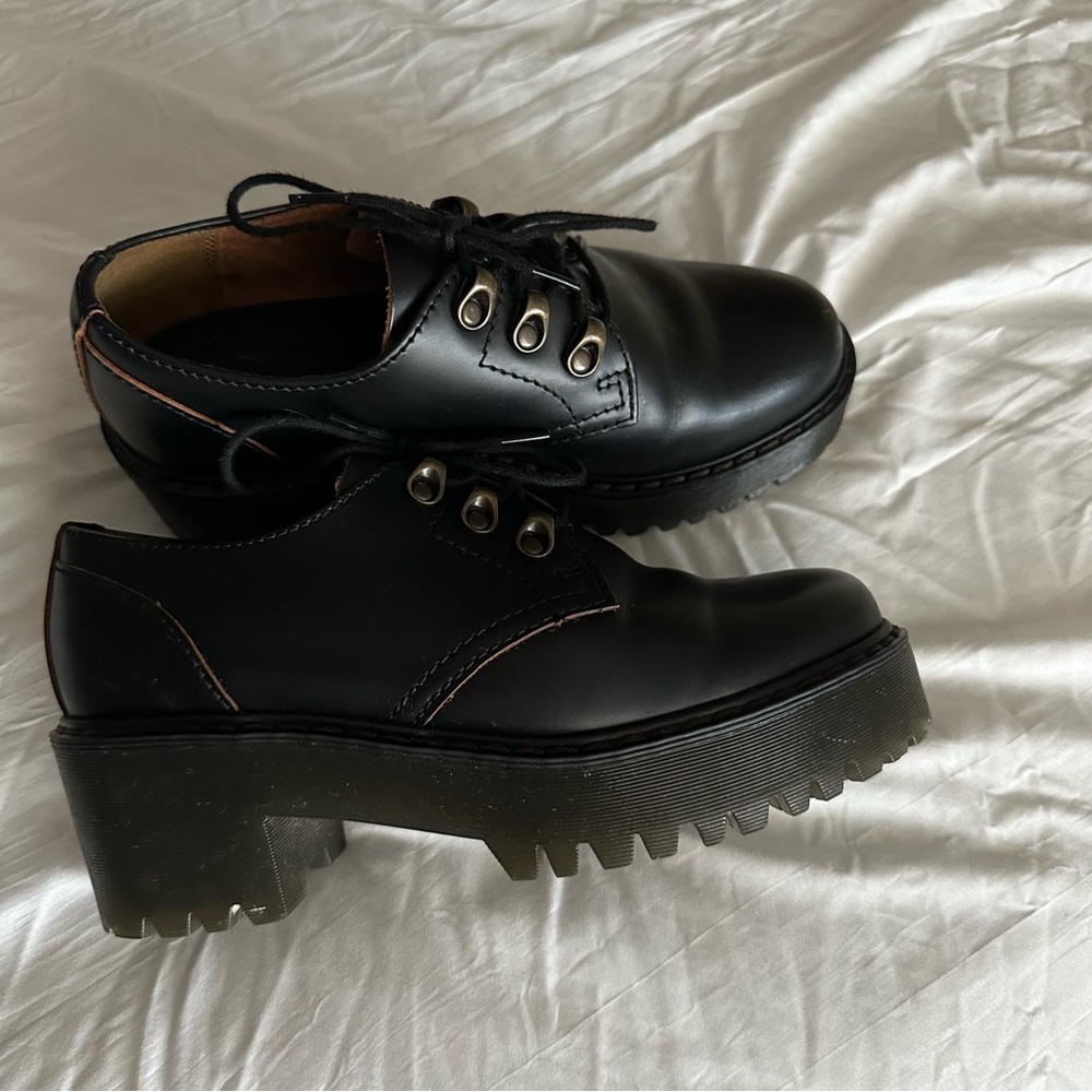 Dr. Martens Leona Lo